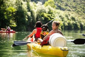 Faire du canoe avec son chien